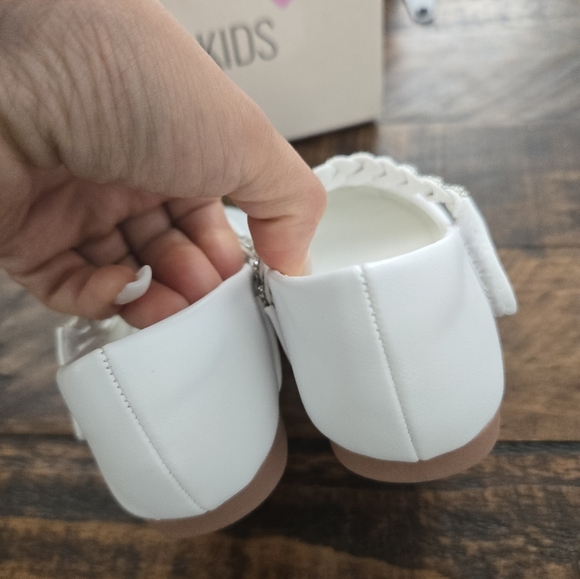 Tip Top Kids Girls MaryJane White Shoe with Rhinestone Strap. Style S169. Size 4 - Picture 4 of 6